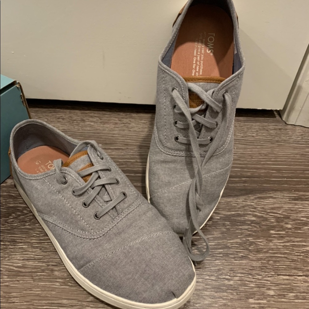 Men’s Grey Toms Size 9